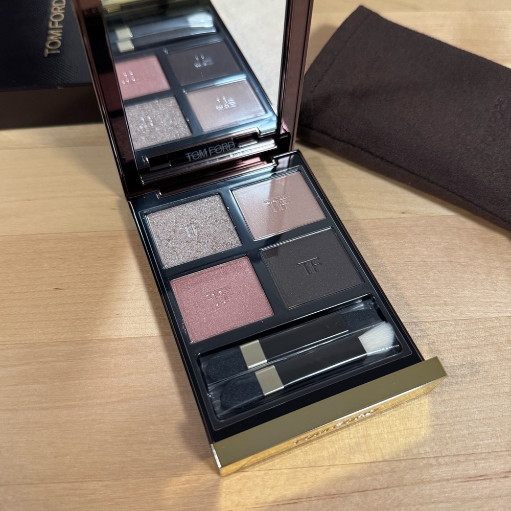 TOM FORD 
Eye Color Quad Eyeshadow Palette - 20 Disco Dust